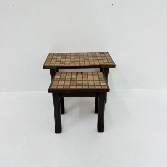 Image 1 of Set aus 2 brutalistischen Beistelltischen aus massivem Eichenholz mit Fliesenplatte, 1970er Jahre