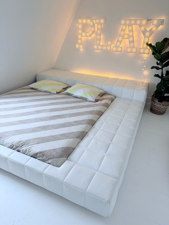 Image 1 of Bonaldo penisola squadrata versione B pelle bianca