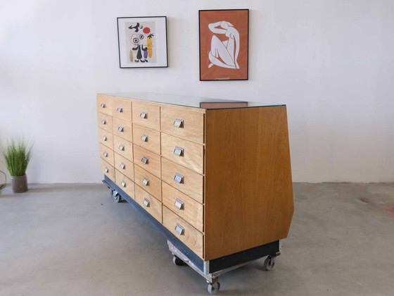 Image 1 of Vintage toonbank Boetiek