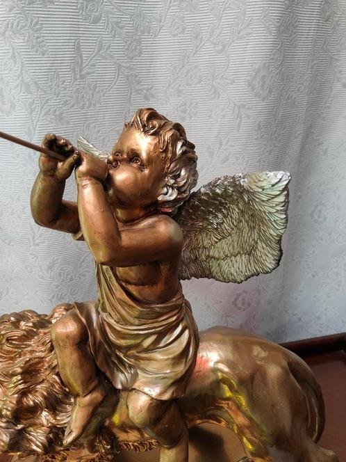 Image 1 of Sculpture Putti sur Lion d'or. Très belle