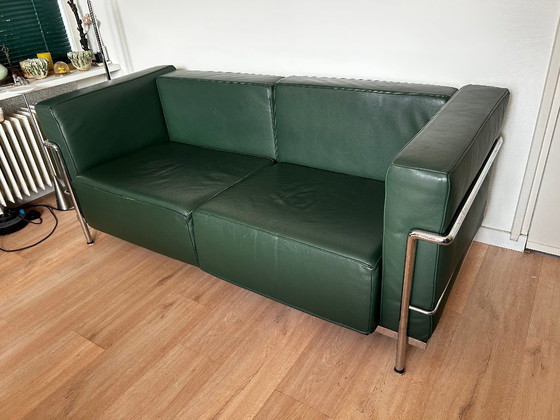 Image 1 of LC2/3 Le Corbusier: divano a 2,5 posti e poltrona separata, colore verde.