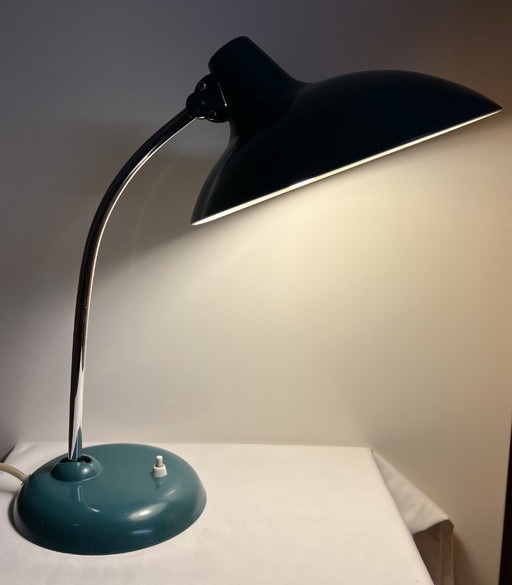 Verstellbare Schreibtischlampe Kaiser Idell Modell 6786 „Hexenhut“ Tischleuchte – Seegrün/Petrol (1950er) (photo 2 of 10)