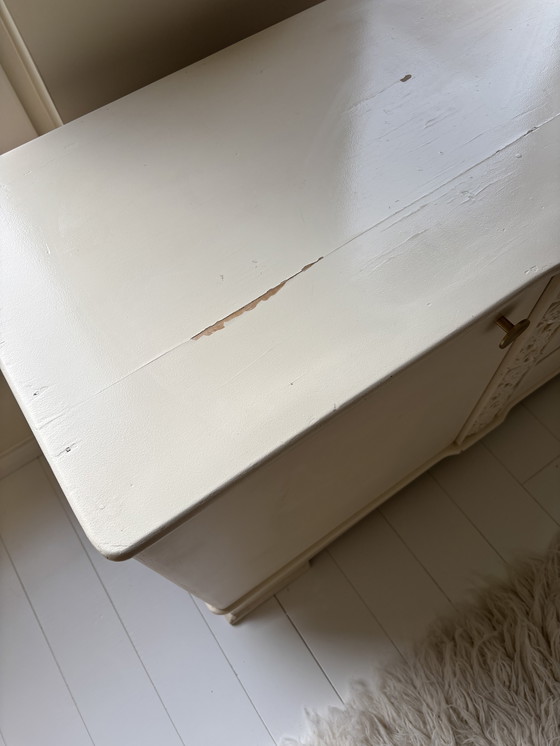 Image 1 of Buffet Art Déco avec de magnifiques boiseries et des poignées dorées