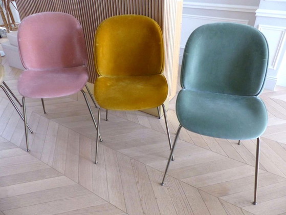 Image 1 of Set aus 8 „Beetle Dining Chair“-Stühlen in Samt von GUBI, Design Stine Gam & Enrico Fratesi