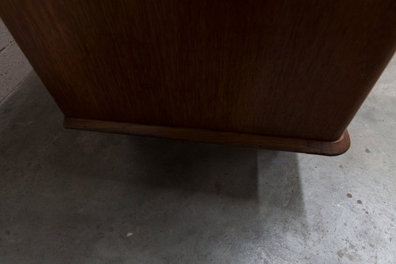 Image 1 of Jaren 30 kledingkast met schuifdeuren en een nieuw bovenblad