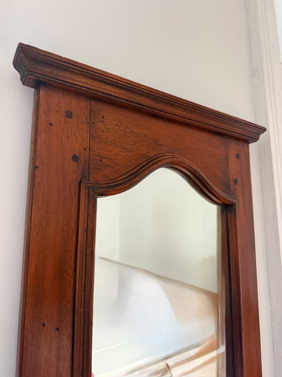 Image 1 of Miroir de toilette ancien en bois – charme classique