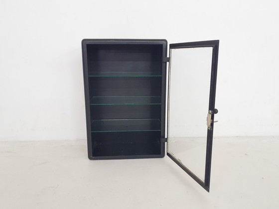 Image 1 of Armoire à pharmacie en métal noir, Pays-Bas, années 1940