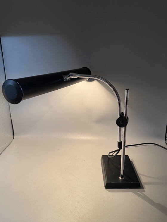 Image 1 of Stijlvolle verstelbare bureaulamp van OMI – Mid-Century functionaliteit met een strakke moderne uitstraling