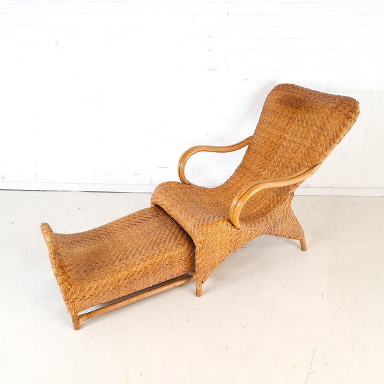 Image 1 of Poltrona vintage in rattan con poggiapiedi