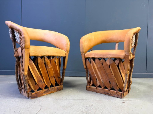 Juego de 2 sillas de comedor mexicanas Art Populaire vintage, década de 1970. – eetkamerstoelen, Leather, Wood