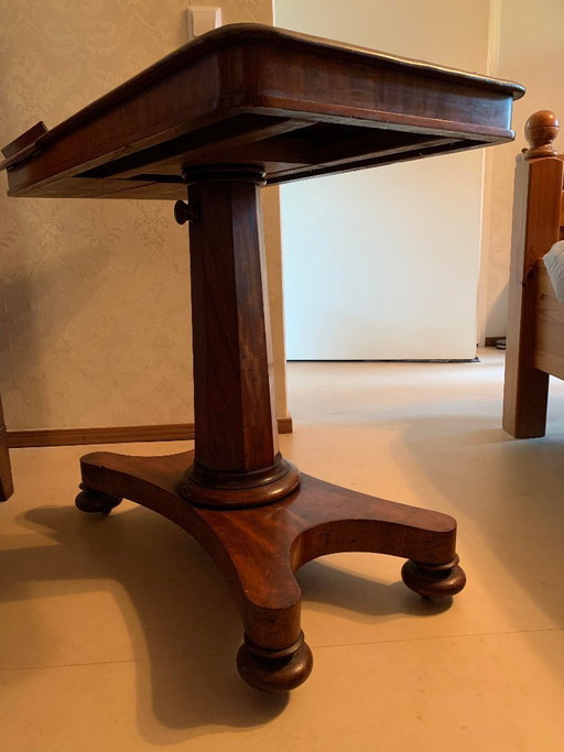 Reading table (1850)