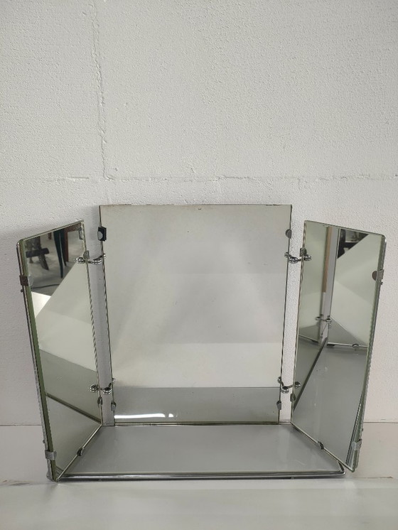 Image 1 of Miroir de salle de bain triptyque vintage de style Art déco avec étagère
