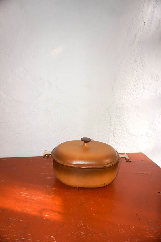 Image 1 of vintage le creuset brown enameled dust oven * cast iron cocotte * size 29 * le mama * enzo mari * french kitchenware * mid-centu