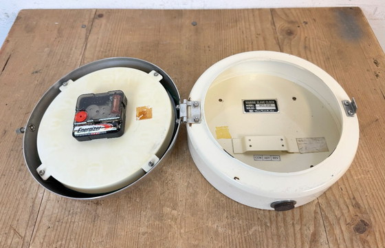 Image 1 of Vintage beige MRC scheepswandklok, jaren 70