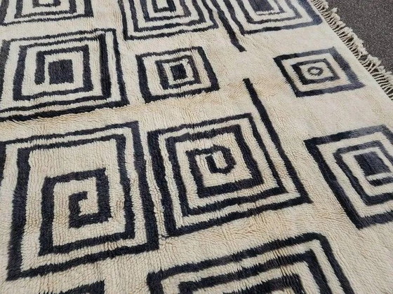 Moroccan Berber rug in cream and black 300x200 cm – spiral geometric pattern – Rugs & carpets, Wool, Cotton (photo 4 of 11)