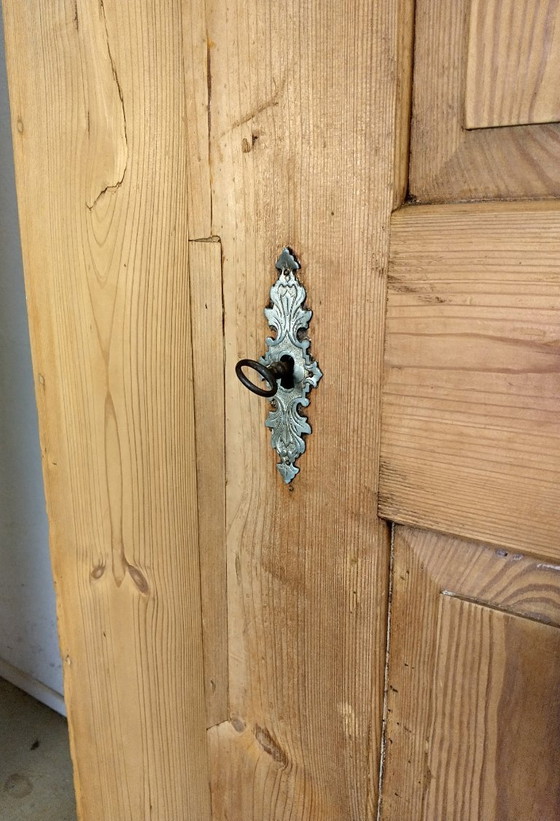 Image 1 of Antieke grenen eendeurs kast kledingkast meidenkast halkast