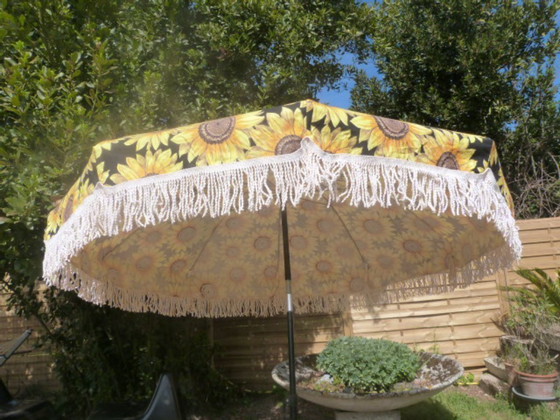 Image 1 of Vintage kantelbare parasol met franjes en zonnebloemmotief - jaren 70/80 - Sauvagnat, gemaakt in Frankrijk