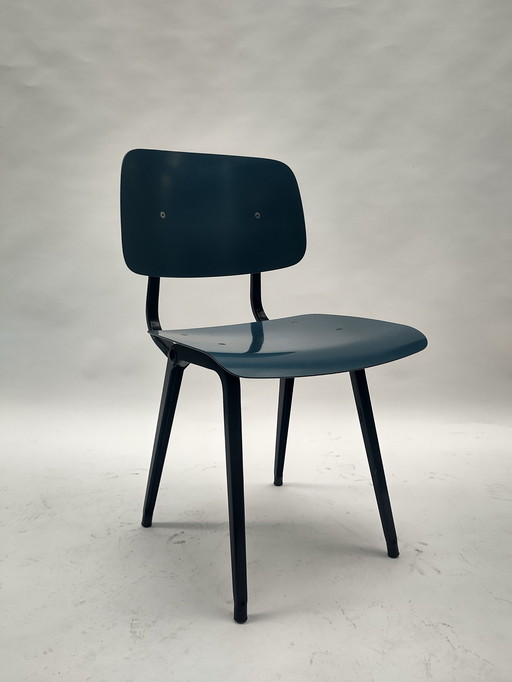 Revolt chair Friso Kramer Ahrend de Cirkel