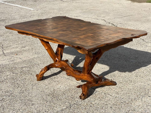 Sculpturale massief olijfhouten brutalistische tafel 1970