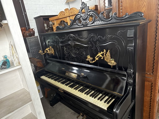 Piano van Van Hyfte