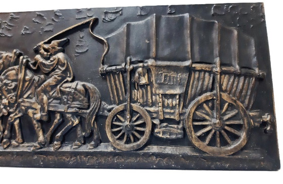 Image 1 of Antigua placa de pared de hierro fundido de gran tamaño: un carro con caballos, bajorrelieve