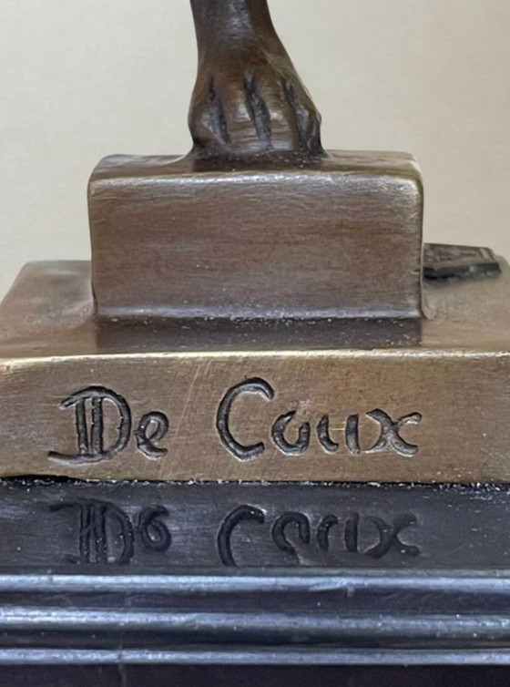 Image 1 of Bronze after De Coux – Cat descending a staircase – 20th-century animal sculpture – 29 cm