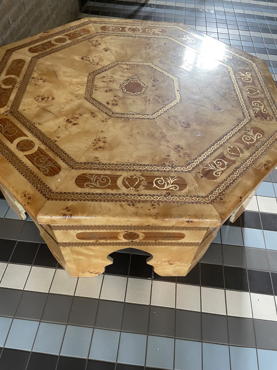 Image 1 of Einzigartiger, achteckiger Couchtisch im marokkanischen Stil, der auf Bestellung gefertigt wird – daher der Preis.