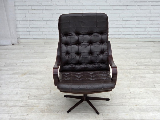 Image 1 of Sillón giratorio escandinavo de los años 70, tapizado en cuero original con patchwork.