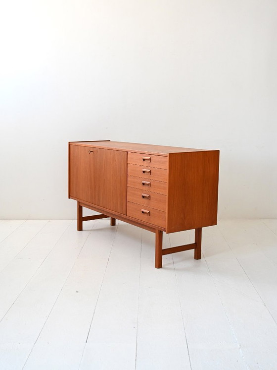 Image 1 of Scandinavisch teakhouten dressoir met gebeeldhouwde laden, jaren 50/60