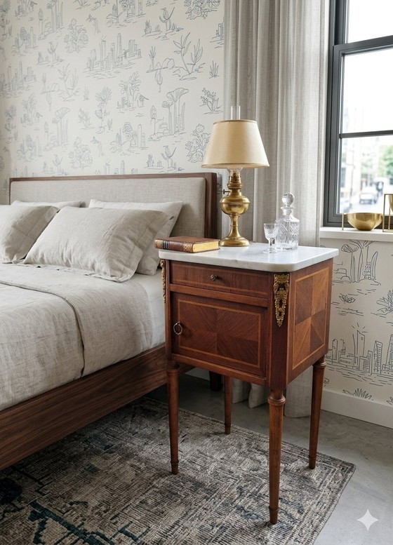 Image 1 of Bijzettafel in Louis XVI-stijl met marqueterie - Marmeren blad en verguld bronzen decoraties