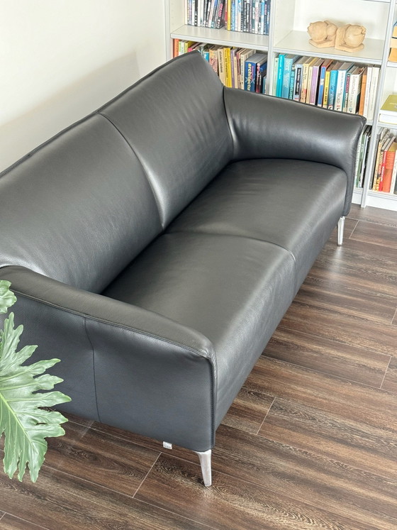Leolux Mayon 2.5-seater sofa black leather – Chrome (photo 2 of 9)