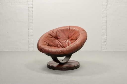 sedia a sfera di design scandinavo