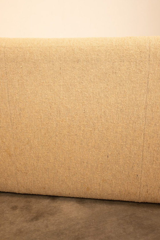 Image 1 of Leolux "Mink" 2-zitsbank met crèmekleurige bekleding