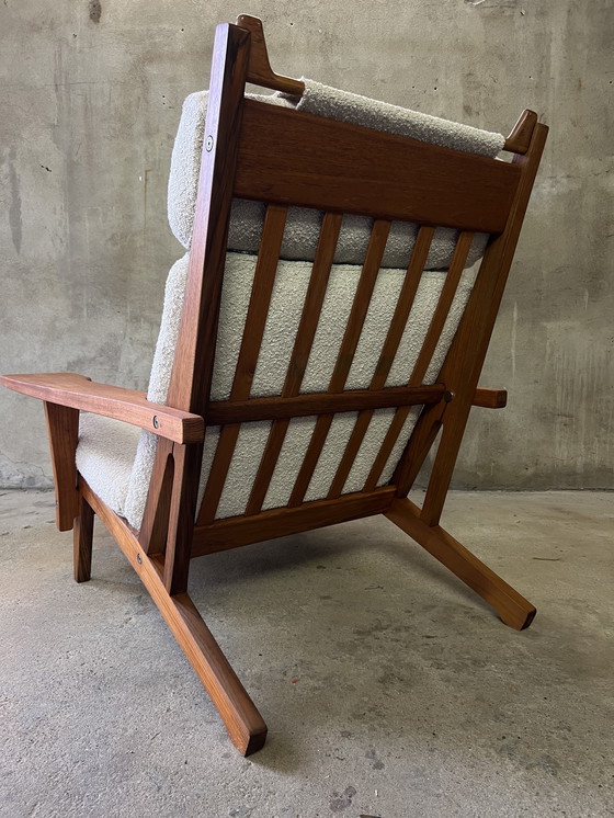 Image 1 of Poltrona e pouf GE-375 di Hans J. Wegner per Getama in teak