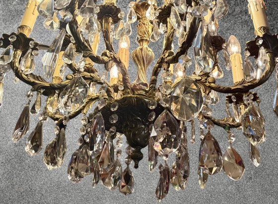 Imposant lustre ancien de style Louis XV/rococo, richement orné de cristaux magnifiquement taillés. – Bronze (photo 6 of 12)
