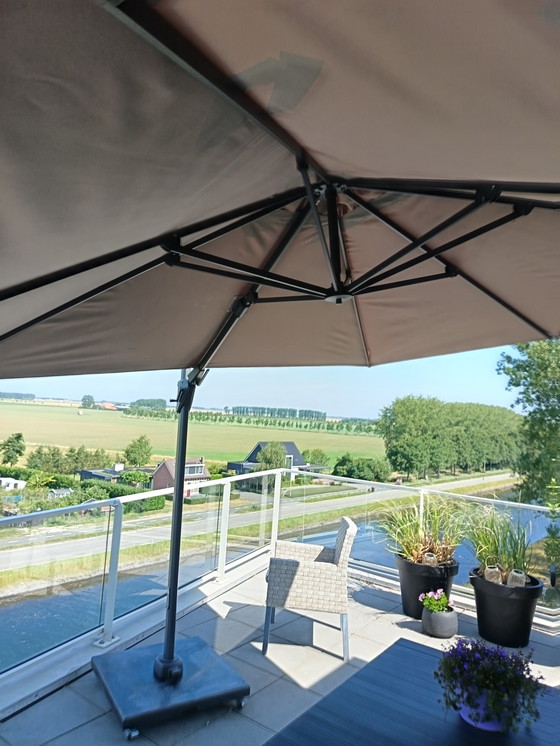 Image 1 of Floating parasol with base