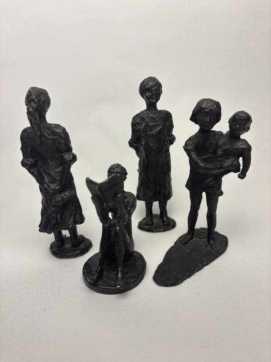 Image 1 of Raro set di 4 sculture in bronzo – Corry Ammerlaan – van Niekerk (CAN) incluse 2× ragazza con peluche