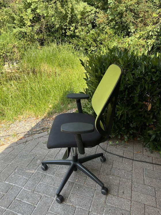 Giroflex 353 – Gebrauchter Bürostuhl mit Netzrückenlehne, Stuhl 4 – Bürostühle, Textile (photo 4 of 7)