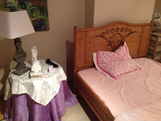 Image 1 of Lit en bois presque antique