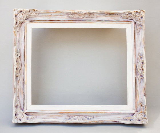 Image 1 of Handgemaakte vintage barokke houten lijst in Lodewijk XVI-stijl. Uniek exemplaar. Exclusieve kleur.