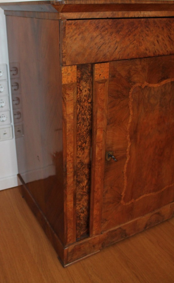 Elegant 19e-eeuws Biedermeier halfkastje – Buffetkasten, Wood (photo 9 of 14)