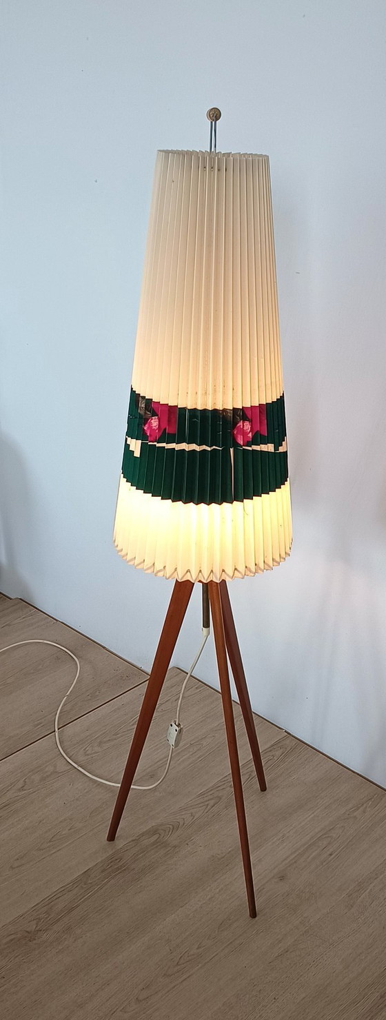 Image 1 of Lámpara de pie de los años 50 sobre trípode de madera