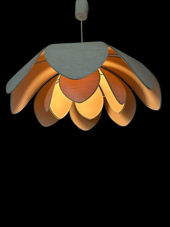 Image 1 of suspension fleur pétales vintage 