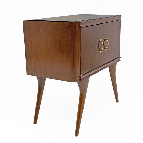 Image 1 of Paire de tables de nuit italiennes modernes du milieu du siècle en noyer et racine de thuya, années 1950