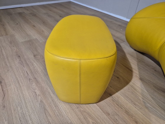 Image 1 of Leolux Darius Fauteuil + Hocker - Geel - Leder - Nieuwstaat