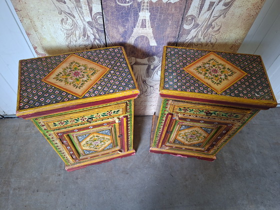 Image 1 of Handgeschilderde oosterse nachtkastjes afm: 50x31cm en 77cm hoog.