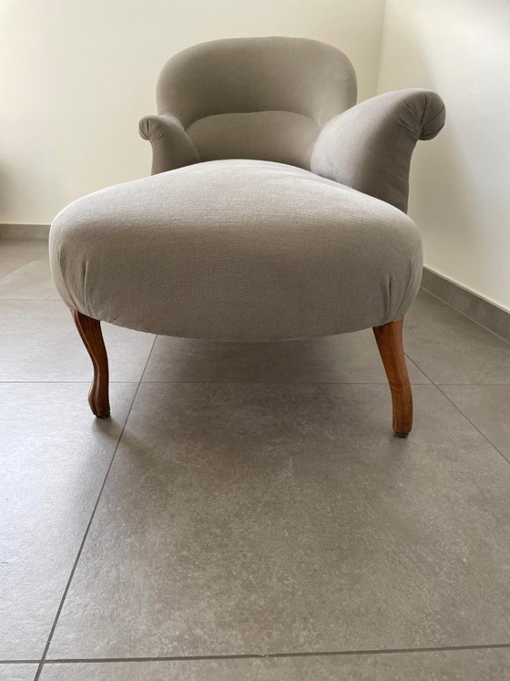 Image 1 of Elegante Chaise Longue Francesa / Méridienne en Tapicería Beige”