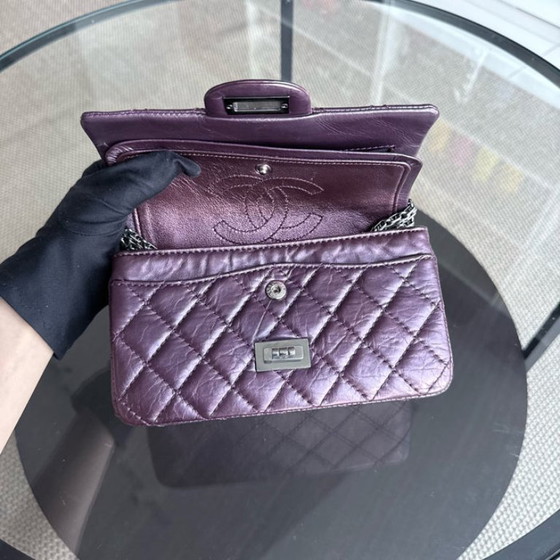 Image 1 of Chanel 2.55 Reissue Mini - 20 cm in pelle di vitello trapuntata viola con finiture argentate Serie 16
