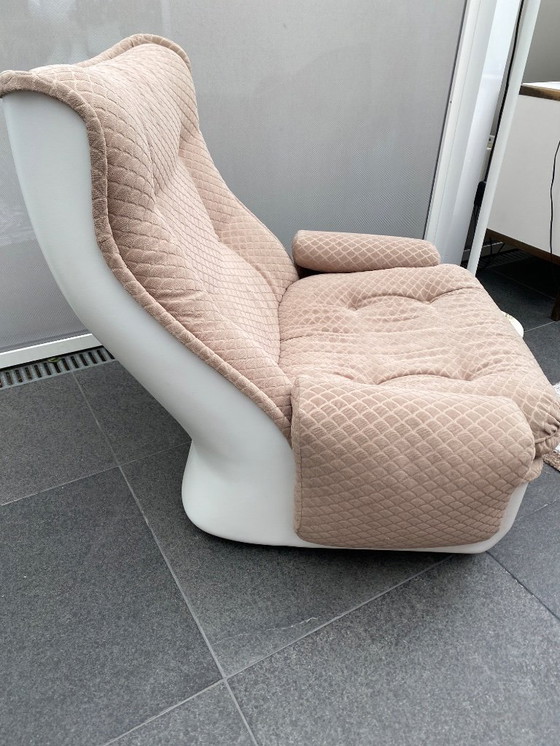 Image 1 of Vintage lounge chair “airborne”. Mark Held