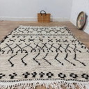Natuurlijk wollen Berberkleed – Zwarte geometrische patronen handgeweven (175 × 125 cm)